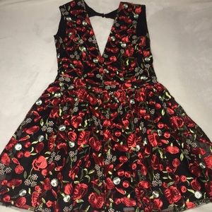 🥀Akira dainty embroidered red rose dress 🥀